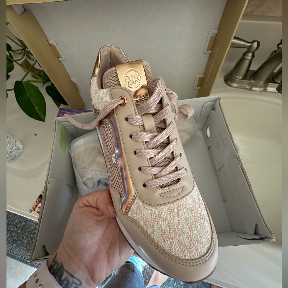 NIB Michael Kors Maddy Trainer